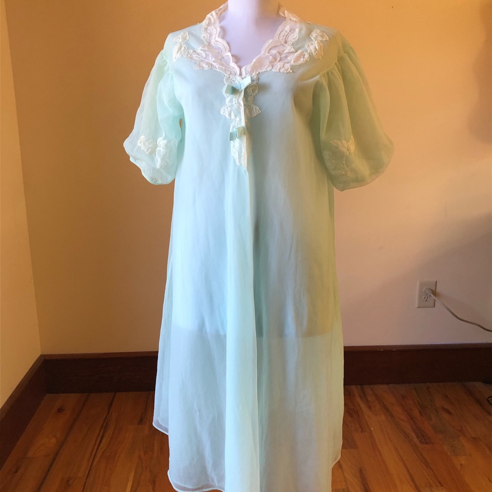Vintage Mint Green Lace Dressing Gown Size Medium